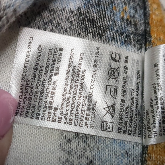 H&M* lightweight fuzzy plaid long sleeve collared button front size L shacket - Picture 10 of 12